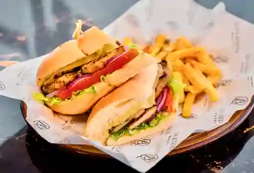 Sándwich de Pollo a la Parrilla en Combo