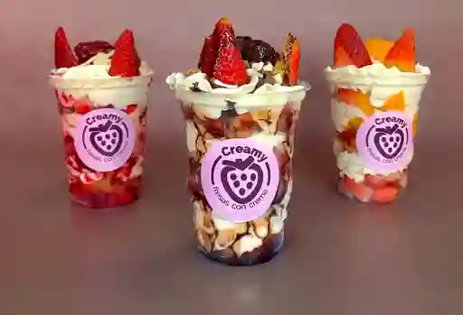 Fresas, Duraznos, Arándanos y Crema