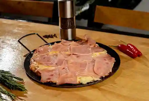 Pizza de Jamón y Salami