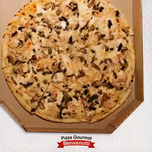 Pizza Pollo y Champiñón.