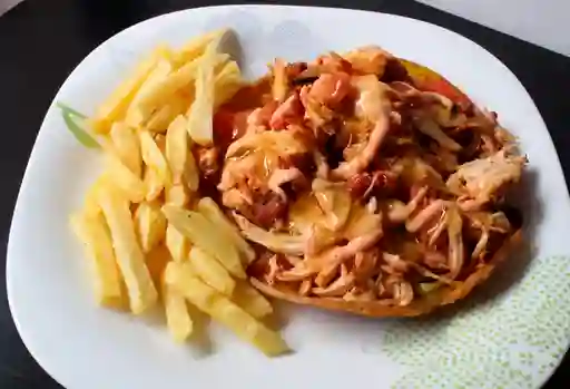 Patacón con Pollo Desmechado