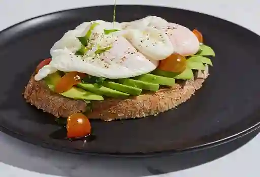 Tartine de Aguacate con Huevos Ponchados