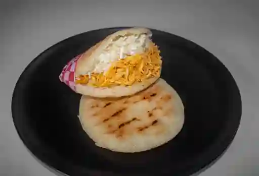 Arepa con Pollo y Queso