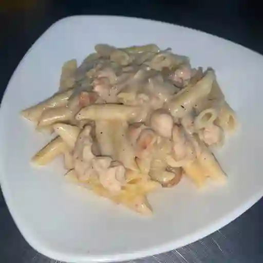 Pasta Alfredo con Pollo