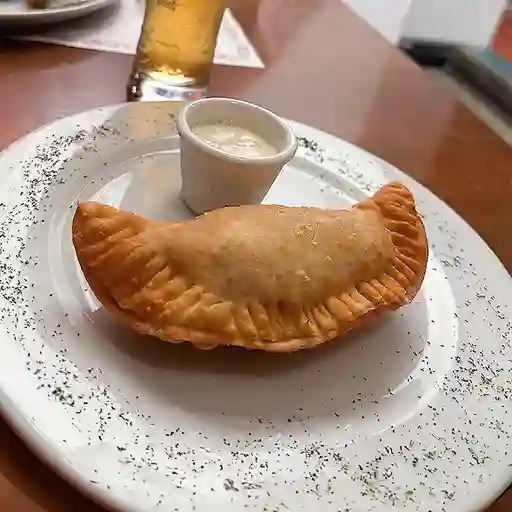 Empanada Argentina Tuco y Pesto