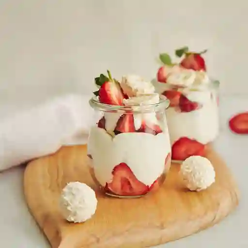 Fresas con Crema Grande 14 Oz