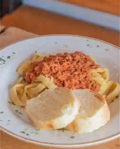 Media Pasta Bolognesa