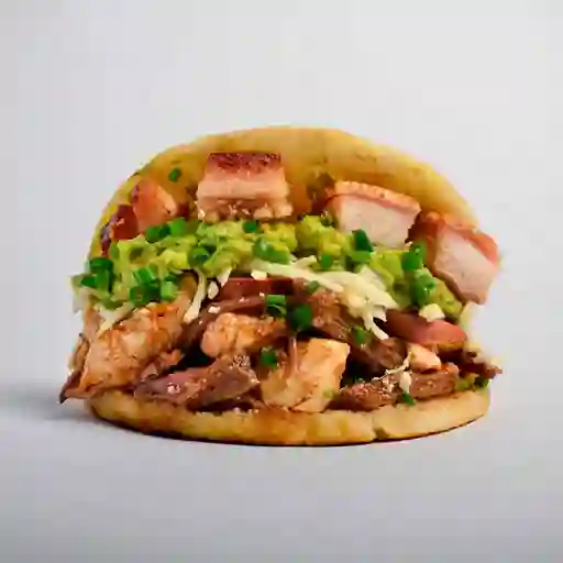 Arepa con Chicharrón