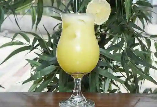 Limonada de Piña 14 Oz