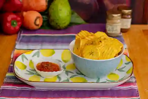 Chips de Plátano Verde con Hogao