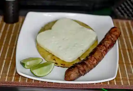 Arepa con Queso y Chorizo