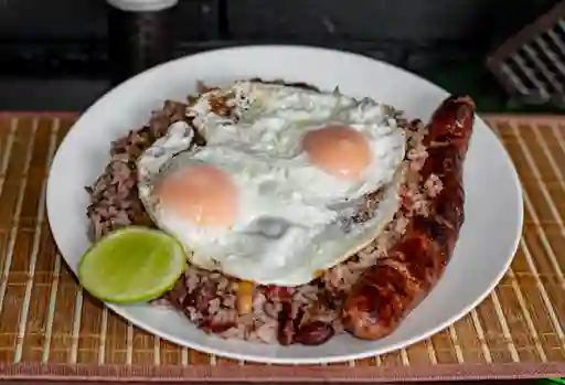 Calentado con Huevos y Chorizo