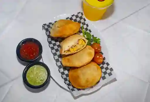 Empanada Pollo Maíz Jamón y Queso