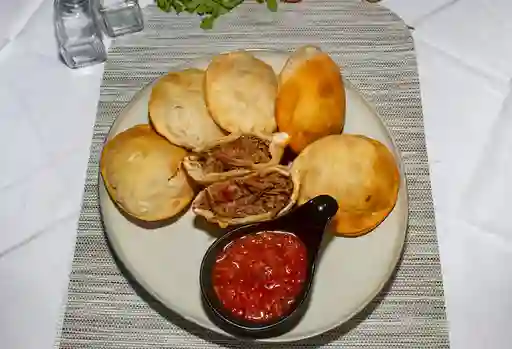 Empanada Carne Desmechada