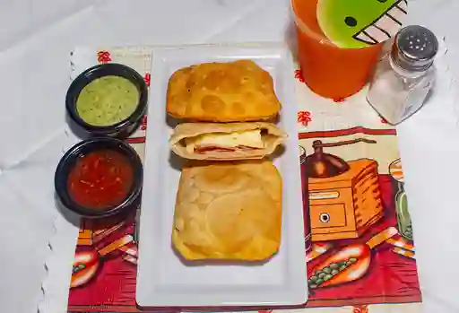 Empanada Jamón y Queso