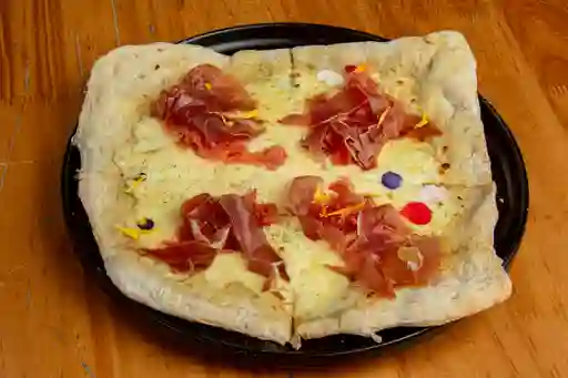 Pizza X 2 Jamón Serrano y Tumaca