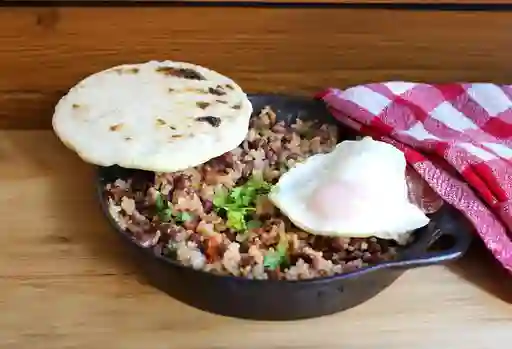 Calentado con Huevos Cacerola Completo