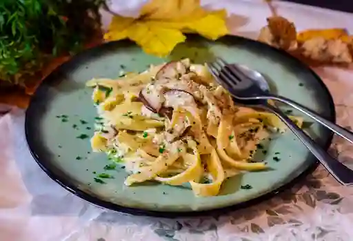 Pasta con Pollo y Champiñones