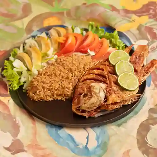 Mojarra en Salsa de Mariscos