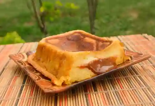 Torta de Maduro con Arequipe y Queso Grande