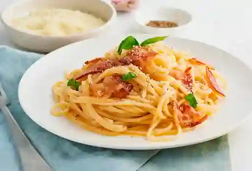 Spaguettis Pollo Carbonara