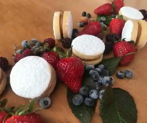 6 Alfajores Mitad Nutella y Frutos Rojos