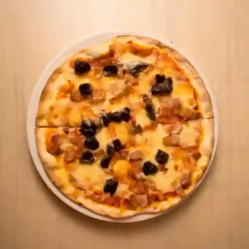 Pizza de Tocineta con Ciruelas