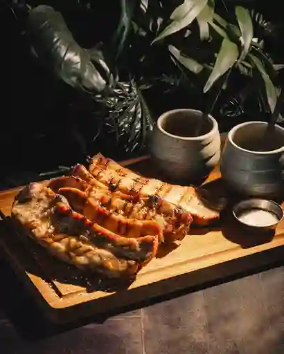 Costillas de Cerdo con Papas Bravas