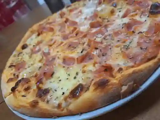 Pizza Jamón y Queso