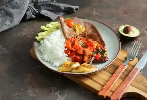 Bandeja con Sobrebarriga en Salsa