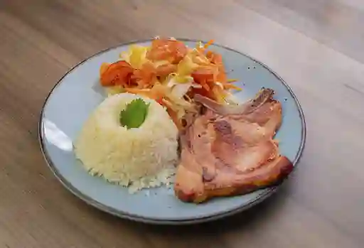 Bandeja con Chuleta De Cerdo