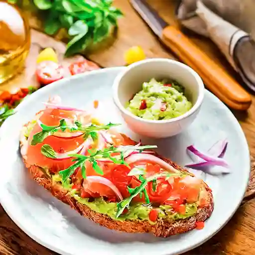 Tostada de Salmón Ahumado