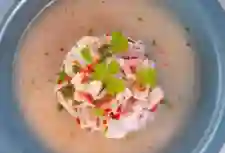 Ceviche Tradicional + Limonada Natural 16 Oz