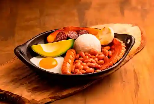 Bandeja con Chicharrón