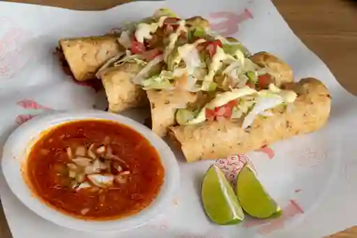 Flautas con Carne de Birria