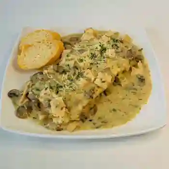 Pollo Champiñones