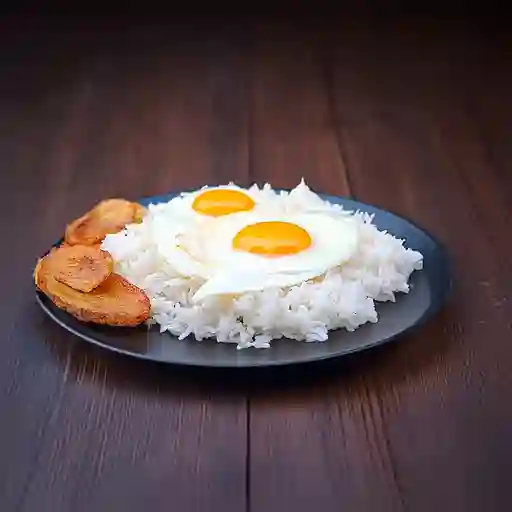 Huevos Fritos con Arroz y Bebida