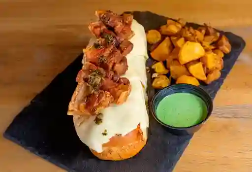 Choriperro con Chicharrón