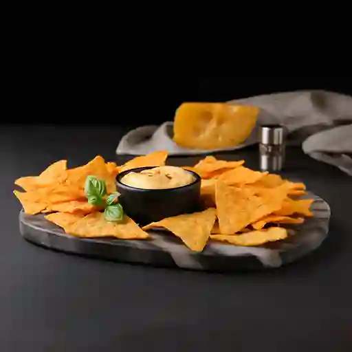 Nachos con Salsa Cheddar