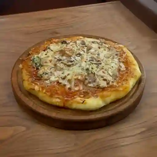 Pizza Pollo y Champiñones