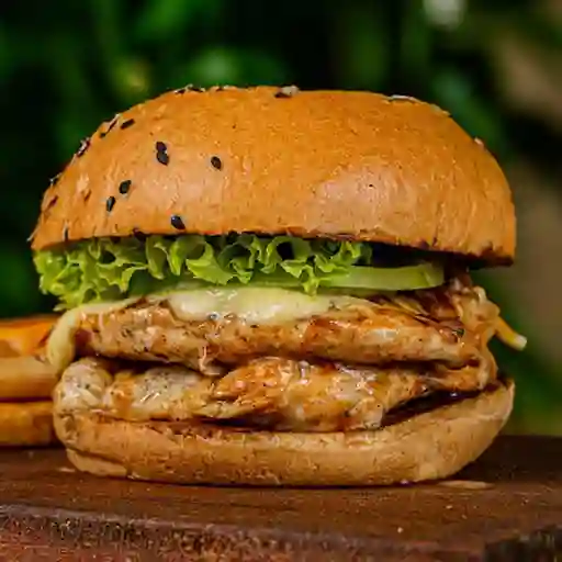 Una Hamburguesa Doble Pollo y Papas