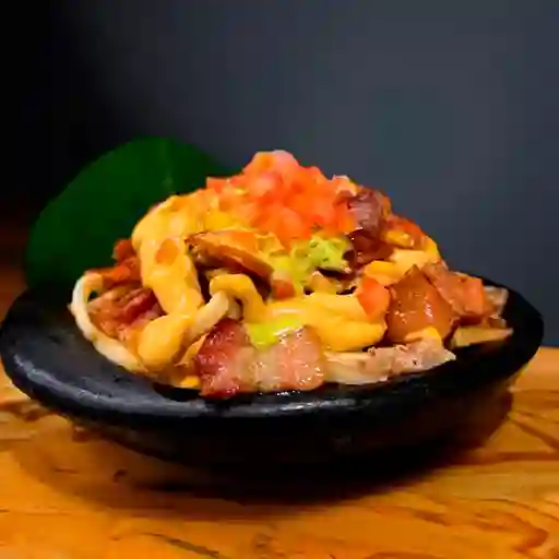 Salchipapa Chicharrón