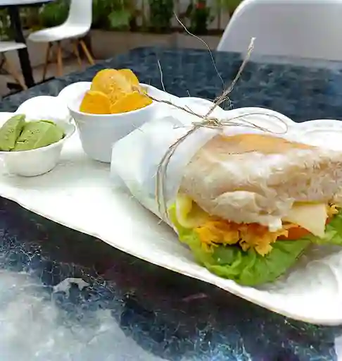 Sándwich de Pollo Desmechado