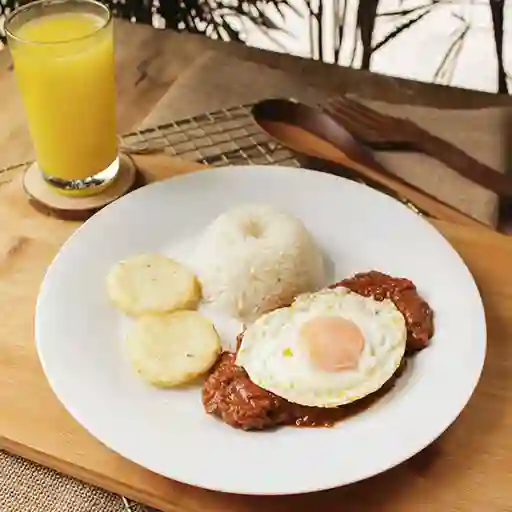 Bistec a Caballo Con Arroz