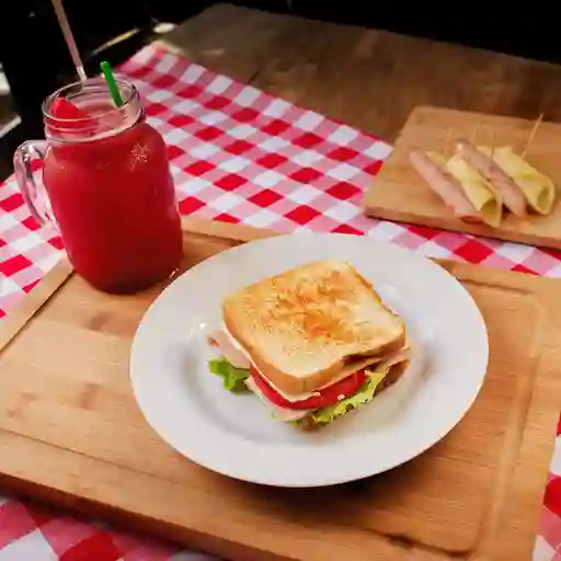 Sándwich de Jamón con Queso Vegetales