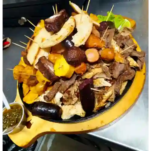 Picada Grande + Gaseosa 1.5l