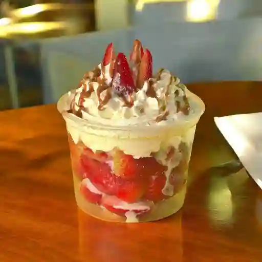 Fresas con Helado y Chantilly