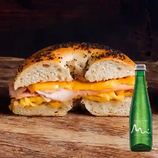 Combo Bagel Ham Egg & Cheese + Agua Manantial con Gas 500ml