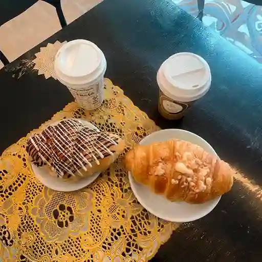 Combo 2 Croissant con 2 Café Americanos