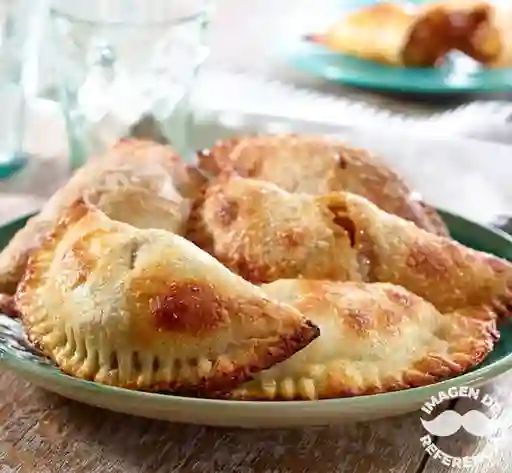 Combo Empanada con Bebida de 9 Onzas